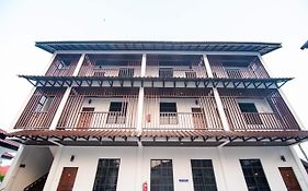 Wan Danisha Villa Inn